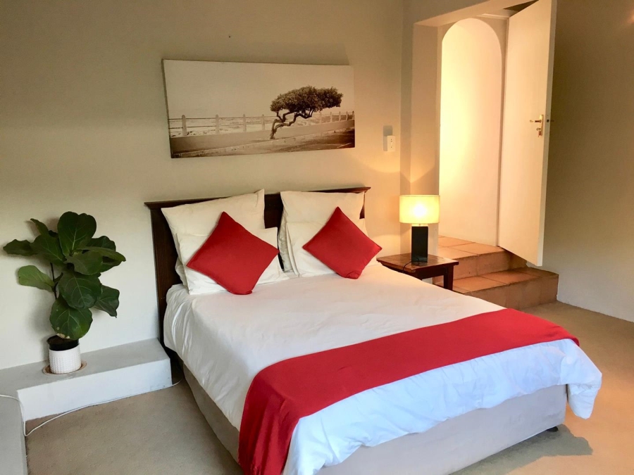 To Let 4 Bedroom Property for Rent in Fresnaye Western Cape